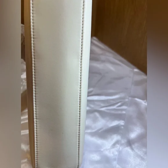 Yves Saint Laurent Cream Handbag - Picture 10 of 15